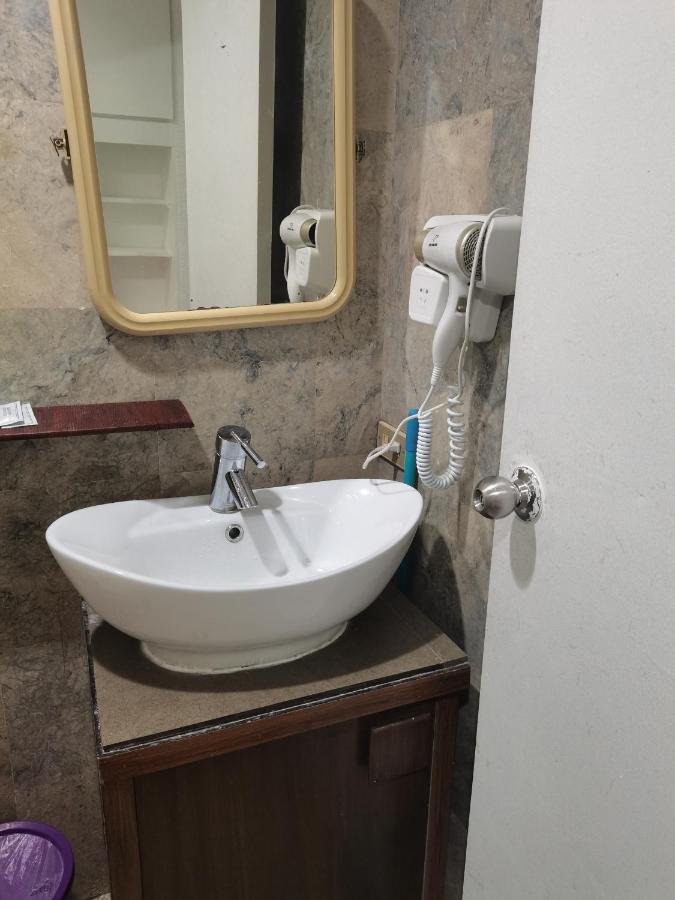 Accommodation Services Макати Экстерьер фото